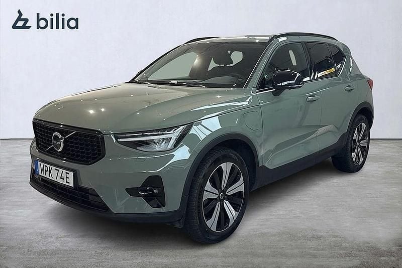 Grön Begagnad 2022 Volvo XC40 Plus SUV | 379 000 kr (Marknadspris) - Bild 1/3
