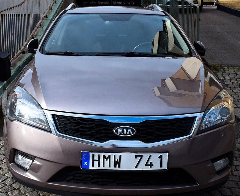 Mörkgrå (grå) Begagnad 2011 Kia Ceed Sportswagon Kombi | 37 800 kr (Marknadspris) - Bild 1/4