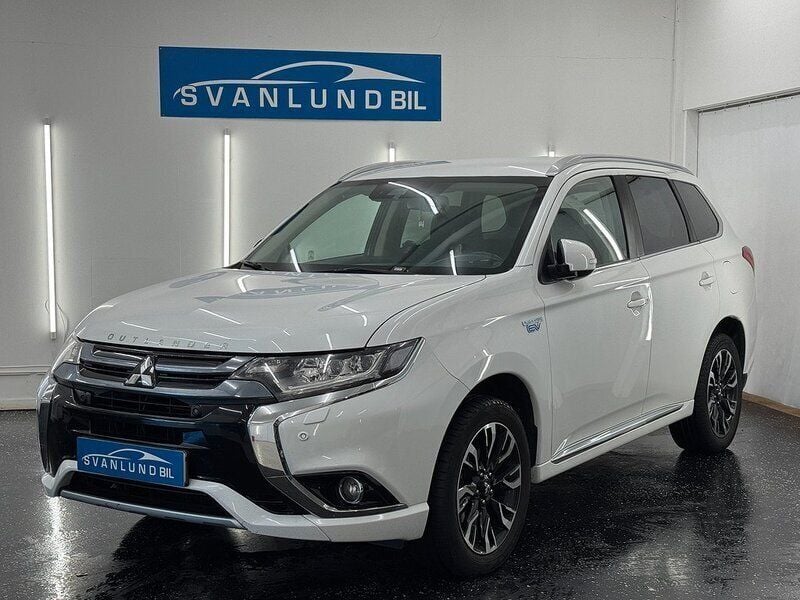 Vit Begagnad 2018 Mitsubishi Outlander P-HEV Comfort Edition SUV | 179 800 kr (Dyr) - Bild 1/4