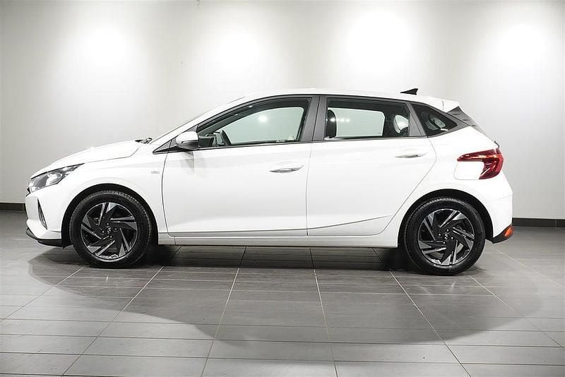 Begagnad Hyundai i20 Essential 101 HK (74 kW) 2022 Vit Halvkombi