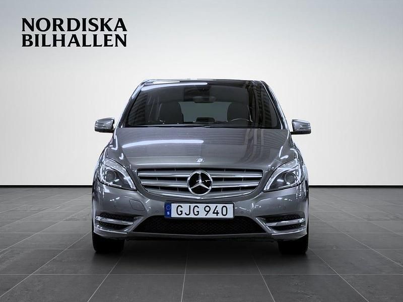 Begagnad Mercedes B220 184 HK (135 kW) 2014 Mörkgrå Minibuss