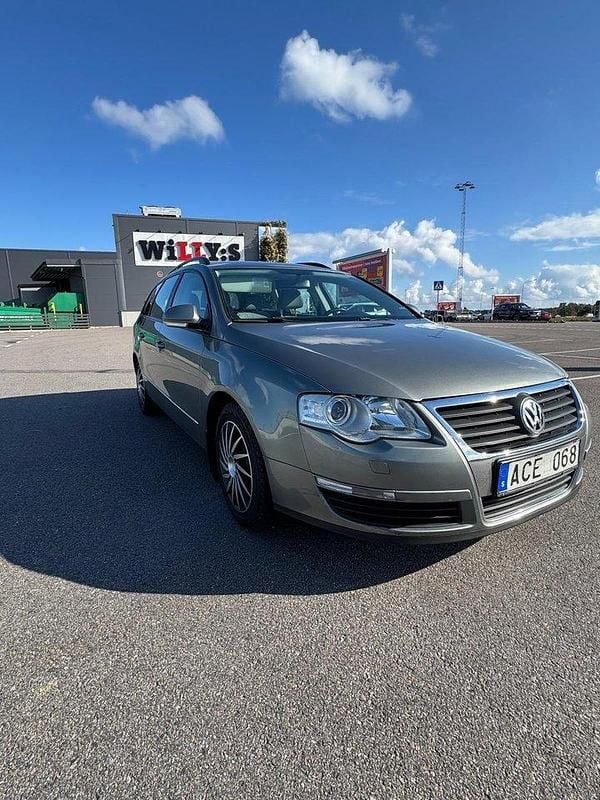 Grön Begagnad 2007 VW Passat Sportline Kombi | 37 900 kr (Lite dyr) - Bild 1/4