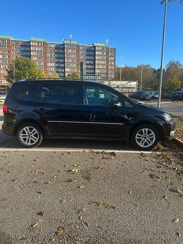 Begagnad 2011 VW Touran Minibuss | 85 000 kr (Marknadspris) - Bild 1/4