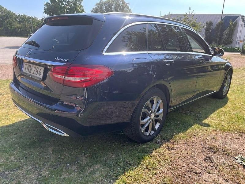 Begagnad Mercedes C250 Avantgarde 204 HK (150 kW) 2015 Mörkblå Kombi