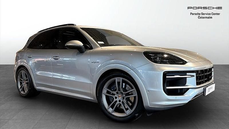 Silver Begagnad 2025 Porsche Cayenne SUV | 1 155 000 kr (Bra pris) - Bild 1/4