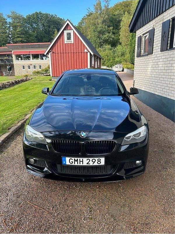 Svart Begagnad 2010 BMW 525 Sedan | 150 000 kr (Marknadspris) - Bild 1/4