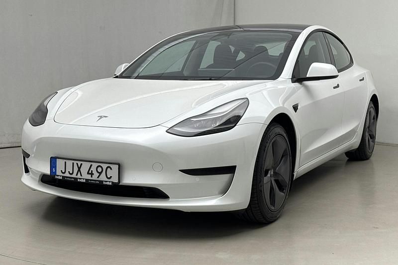 Vit Begagnad 2022 Tesla Model 3 Sedan | 259 000 kr - Bild 1/4