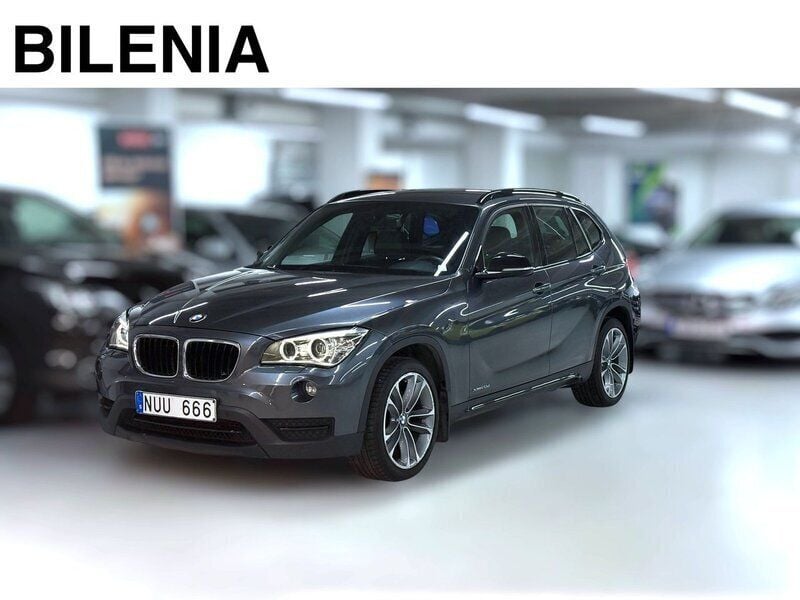 Grå Begagnad 2012 BMW X1 Sport Line SUV | 149 900 kr (Marknadspris) - Bild 1/3