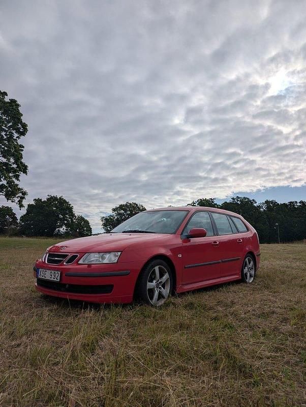 Röd Begagnad 2007 Saab 9-3 Vector Kombi | 21 000 kr (Marknadspris) - Bild 1/4