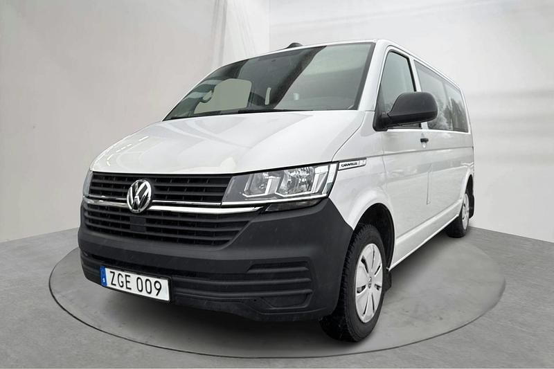 Vit Begagnad 2020 VW Caravelle Minibuss | 349 000 kr (Superpris) - Bild 1/4
