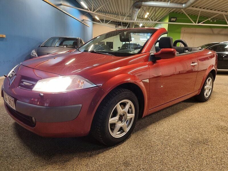 Röd Begagnad 2005 Renault Mégane Cabriolet Cab | 54 900 kr (Lite dyr) - Bild 1/2
