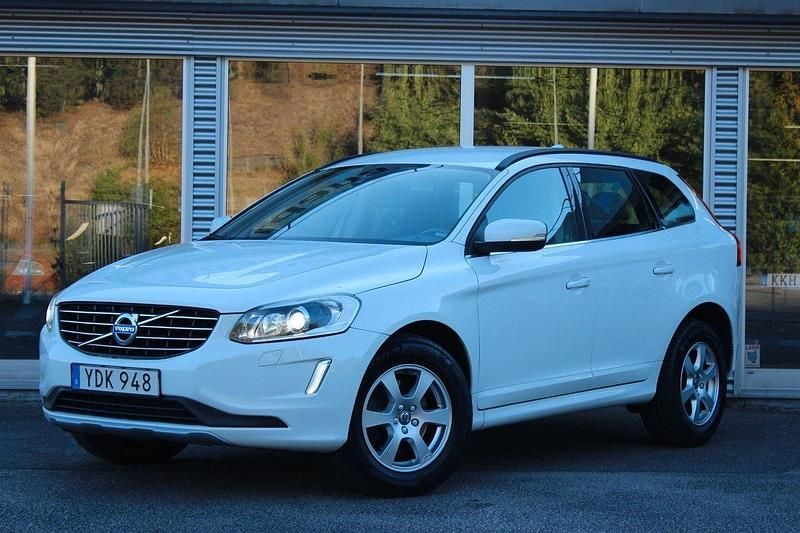 Vit Begagnad 2016 Volvo XC60 Momentum SUV | 144 900 kr (Superpris) - Bild 1/4