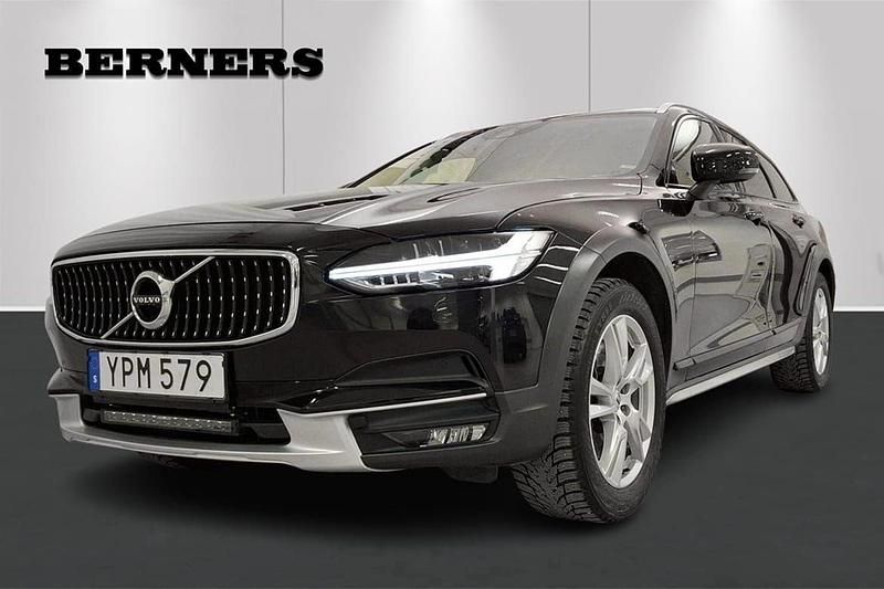 Svart Begagnad 2019 Volvo V90 CC Momentum Kombi | 269 900 kr (Bra pris) - Bild 1/4