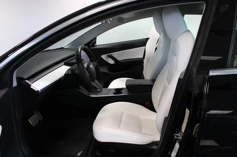 Begagnad Tesla Model 3 Performance 461 kW (627 HK) 2019 Svart Sedan