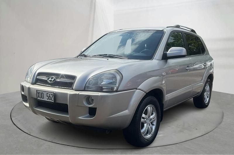 Silver Begagnad 2006 Hyundai Tucson SUV | 44 000 kr (Marknadspris) - Bild 1/4