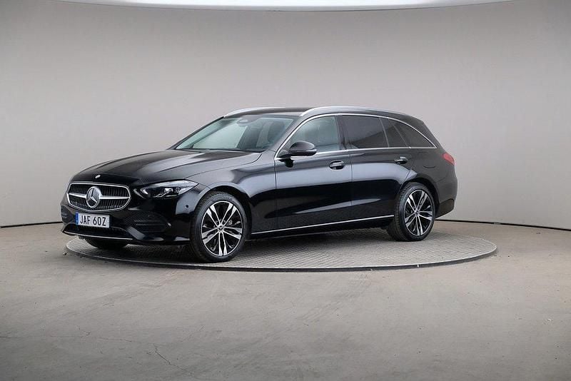 Svart Begagnad 2023 Mercedes C300e Avantgarde Kombi | 359 000 kr (Superpris) - Bild 1/4