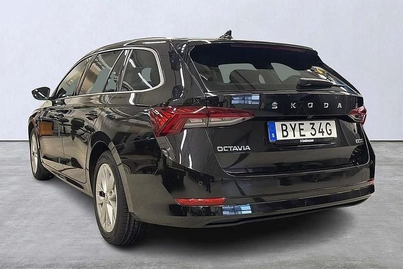 Begagnad Skoda Octavia 112 HK (82 kW) 2022 Svart Kombi