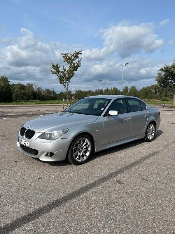 Grå Begagnad 2007 BMW 523 M Sport Sedan | 57 000 kr (Marknadspris) - Bild 1/4