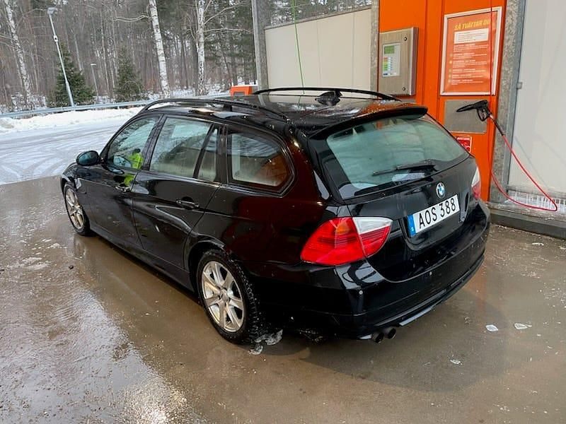 Begagnad BMW 325 218 HK (160 kW) 2006 Kombi