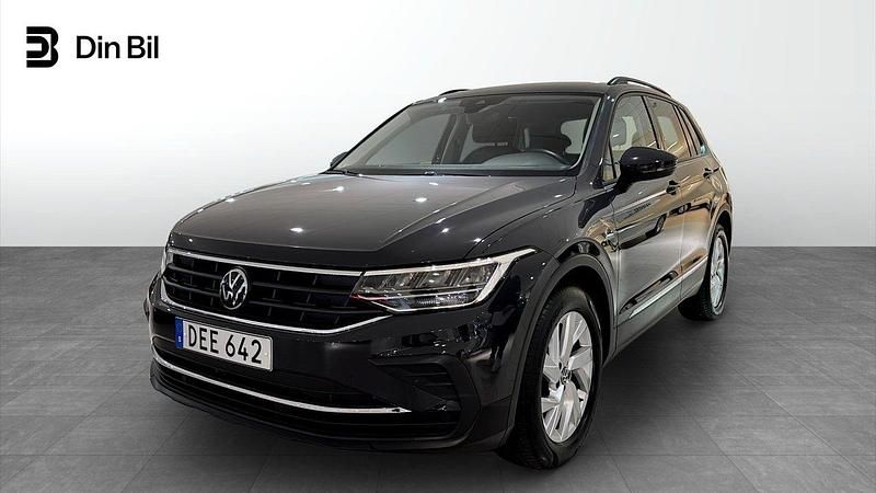 Grå Begagnad 2021 VW Tiguan SUV | 299 900 kr (Marknadspris) - Bild 1/4