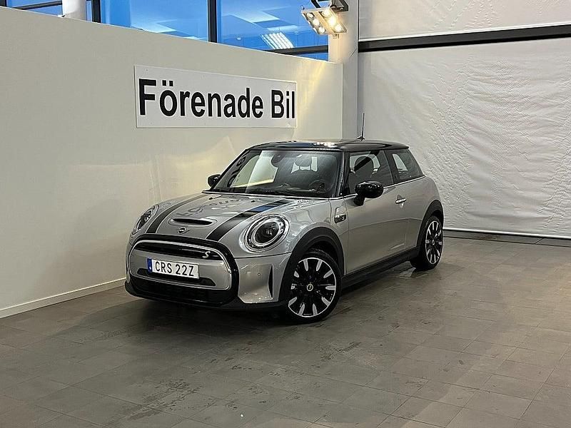 Grå Begagnad 2023 Mini Cooper SE Halvkombi | 249 000 kr (Marknadspris) - Bild 1/4