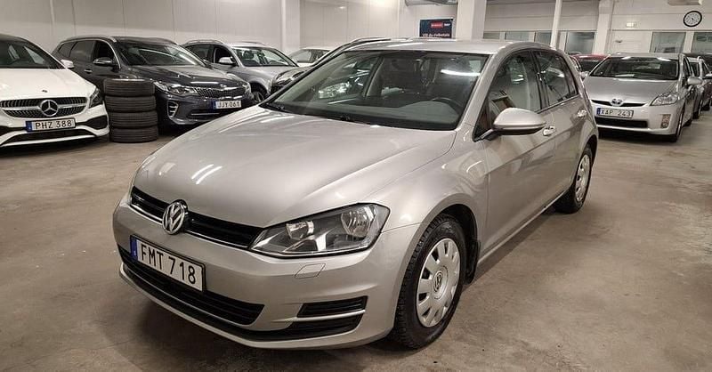 Silver Begagnad 2015 VW Golf VII Halvkombi | 79 999 kr (Bra pris) - Bild 1/3