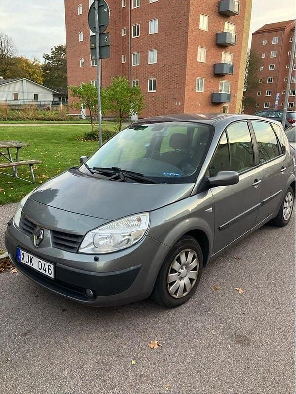 Grå Begagnad 2006 Renault Scénic II Minibuss | 25 999 kr (Marknadspris) - Bild 1/4