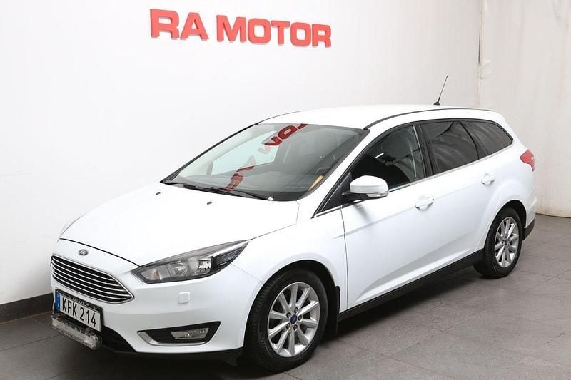Vit Begagnad 2016 Ford Focus Titanium Kombi | 99 800 kr (Marknadspris) - Bild 1/3