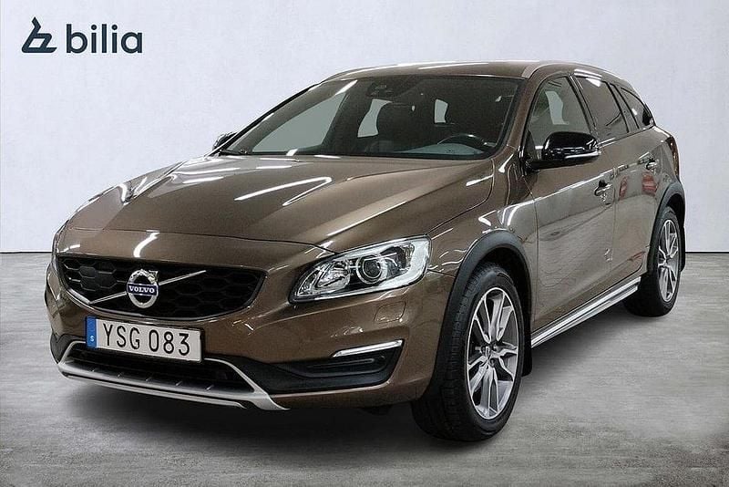 Brun Begagnad 2017 Volvo V60 CC Standard Kombi | 249 000 kr (Dyr) - Bild 1/3