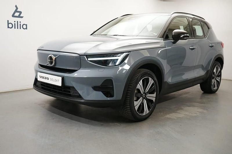 Grå Begagnad 2022 Volvo XC40 Core SUV | 339 900 kr - Bild 1/3