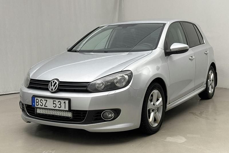 Silver Begagnad 2012 VW Golf VI | 79 000 kr (Marknadspris) - Bild 1/4