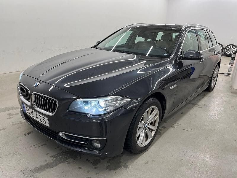 Grå Begagnad 2015 BMW 520 Luxury Line Kombi | 147 500 kr (Bra pris) - Bild 1/4