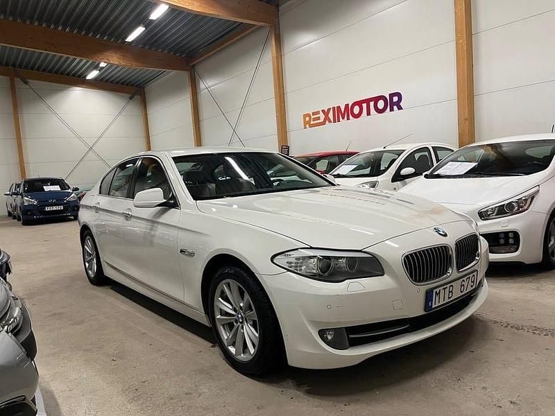 Begagnad BMW 520 184 HK (135 kW) 2012 Vit Sedan