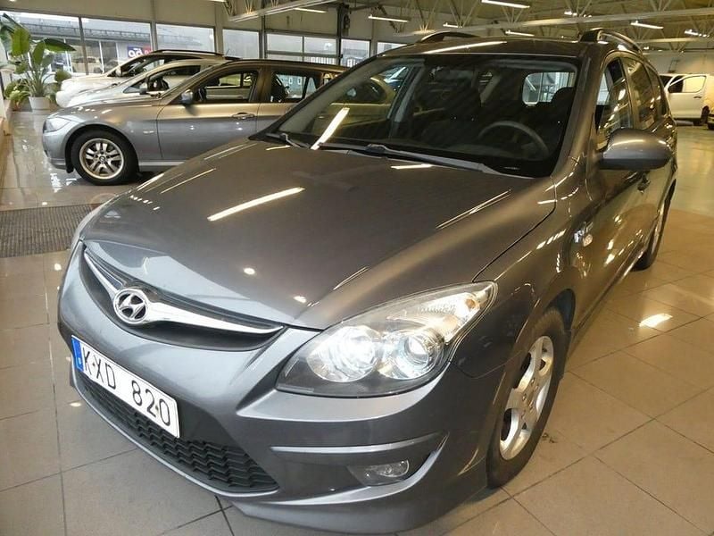 Begagnad Hyundai i30 Select 90 HK (66 kW) 2011 Grå Kombi