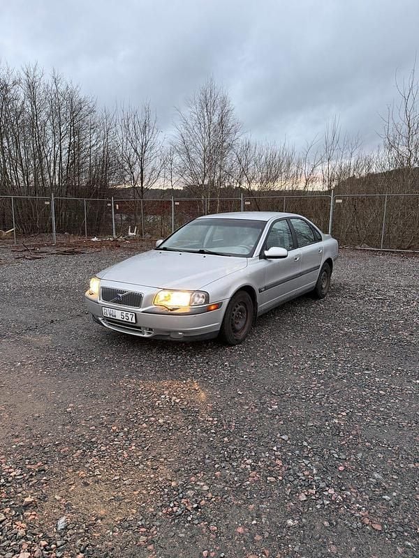Begagnad 2001 Volvo S80 Sedan | 15 000 kr (Superpris) - Bild 1/4