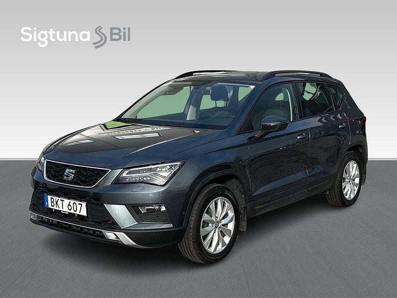 Grå Begagnad 2017 Seat Ateca Style SUV | 199 800 kr (Marknadspris) - Bild 1/3