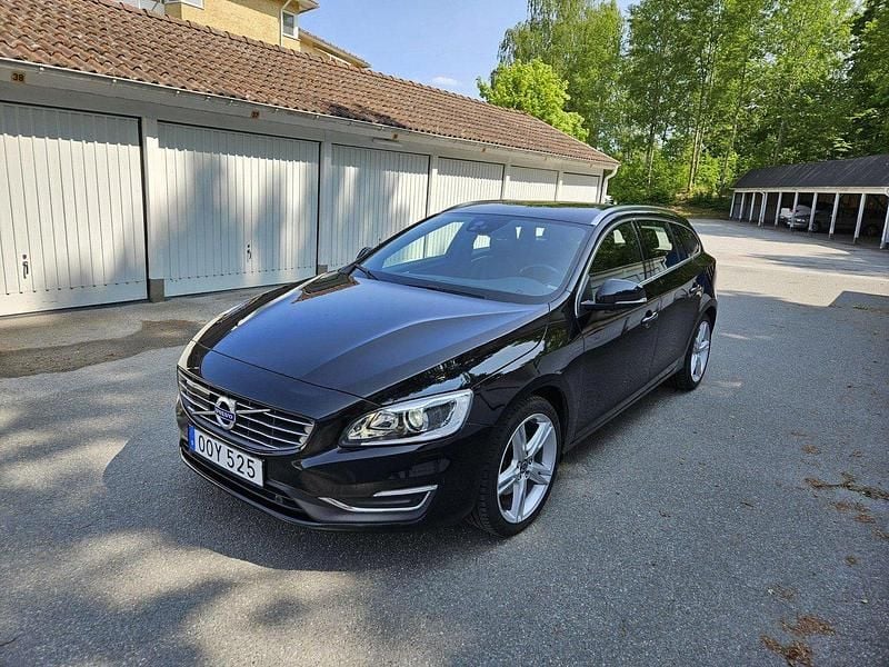 Svart Begagnad 2018 Volvo V60 Standard Kombi | 234 000 kr (Bra pris) - Bild 1/4