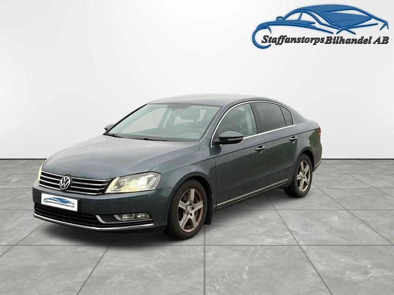 Ljusgrå Begagnad 2012 VW Passat GT Sedan | 98 500 kr (Lite dyr) - Bild 1/4