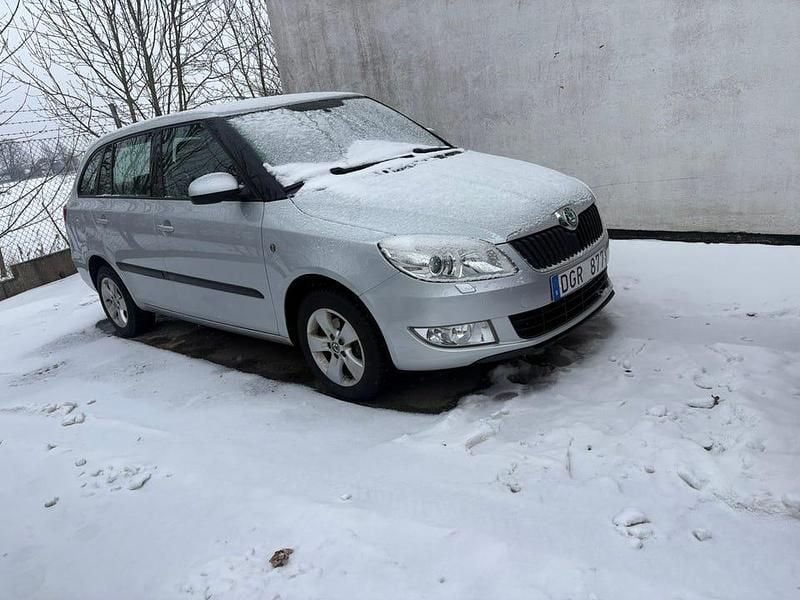 Begagnad 2012 Skoda Fabia Kombi | 34 000 kr (Marknadspris) - Bild 1/4