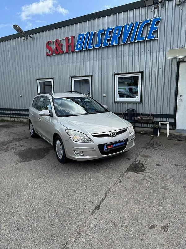 Ljusbrun Begagnad 2008 Hyundai i30 Kombi | 21 000 kr (Marknadspris) - Bild 1/4
