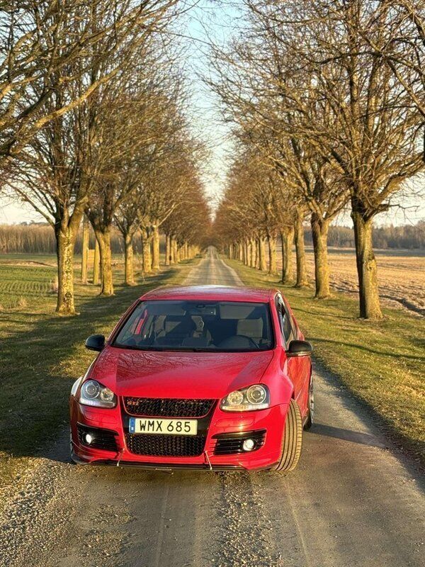 Röd Begagnad 2005 VW Golf IV GTI Halvkombi | 70 000 kr (Dyr) - Bild 1/4