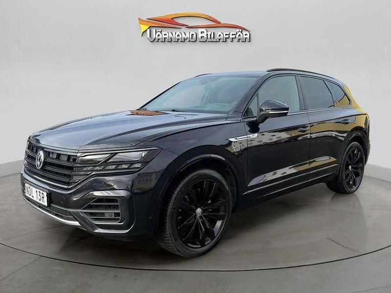 Svart Begagnad 2020 VW Touareg Executive SUV | 439 900 kr (Marknadspris) - Bild 1/4