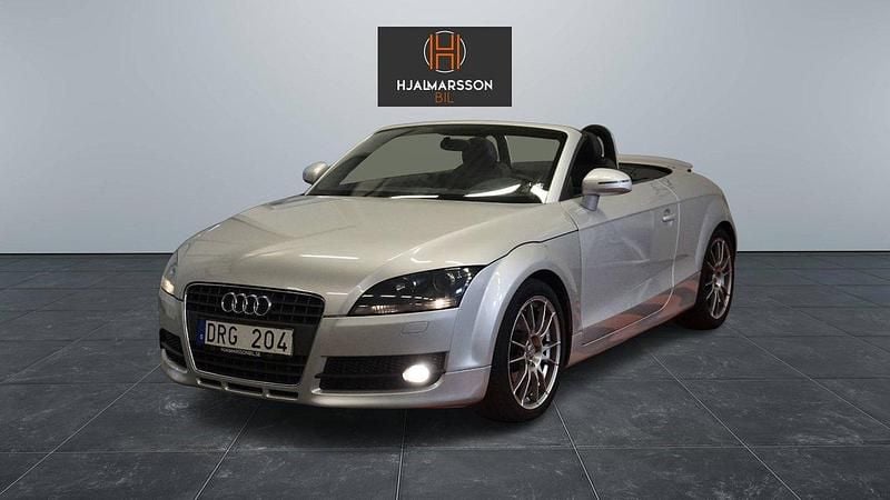 Silver Begagnad 2009 Audi TT Roadster Cab | 92 500 kr (Marknadspris) - Bild 1/4