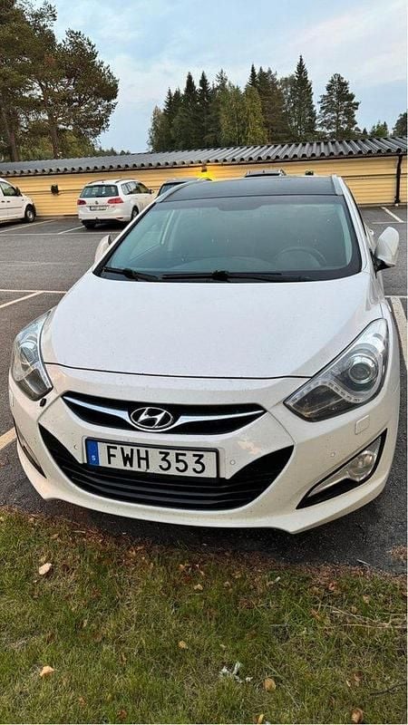 Vit Begagnad 2013 Hyundai i40 Kombi | 68 000 kr (Marknadspris) - Bild 1/4