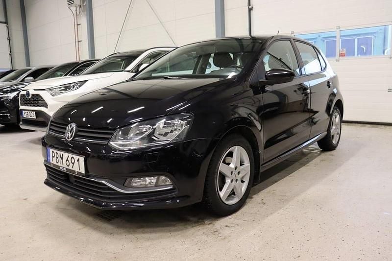 Svart Begagnad 2016 VW Polo Halvkombi | 124 800 kr (Marknadspris) - Bild 1/4