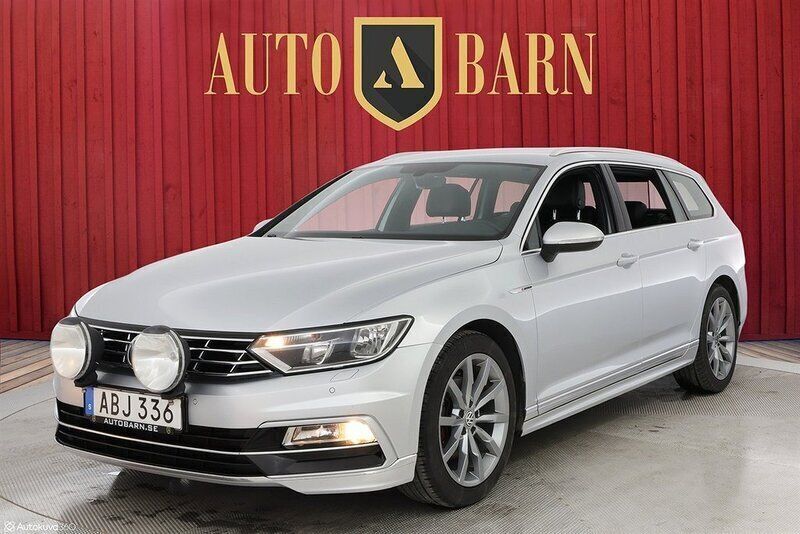 Silver Begagnad 2015 VW Passat R-line Kombi | 159 700 kr (Marknadspris) - Bild 1/4