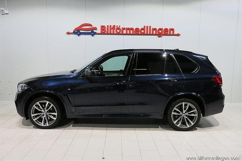 Svart samma som bilen Begagnad 2017 BMW X5 M Sport SUV | 319 900 kr (Marknadspris) - Bild 1/4