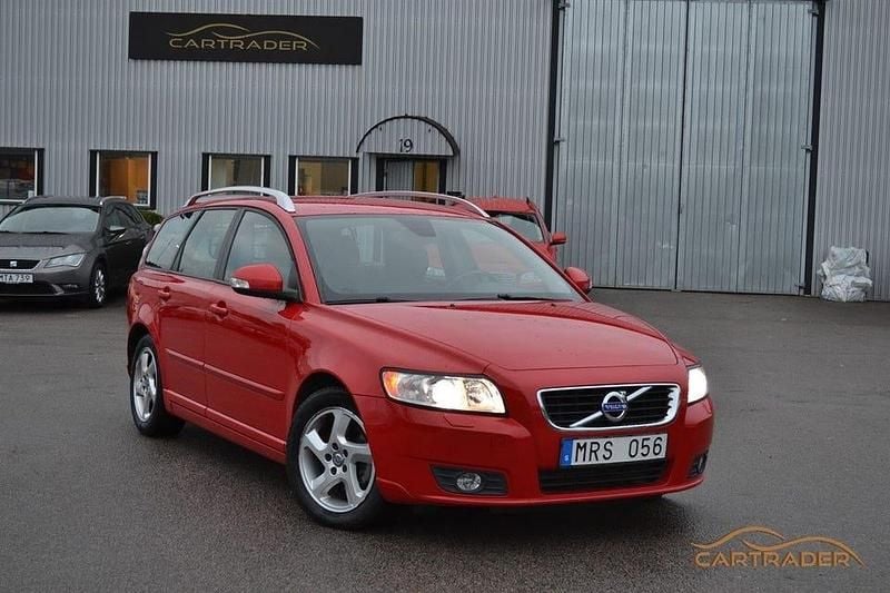 Röd Begagnad 2012 Volvo V50 Momentum Kombi | 64 900 kr (Marknadspris) - Bild 1/4