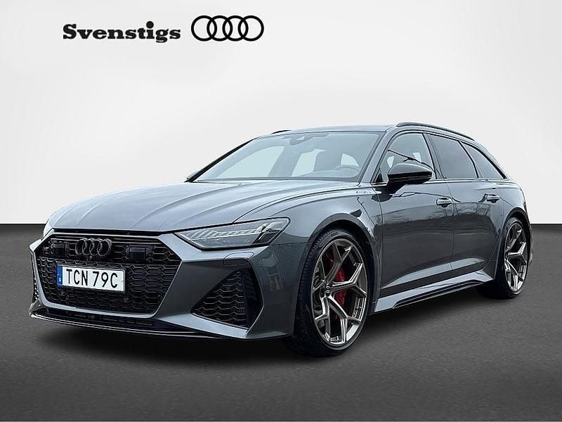 Grå Begagnad 2024 Audi RS6 Performance Kombi | 1 349 000 kr (Marknadspris) - Bild 1/4
