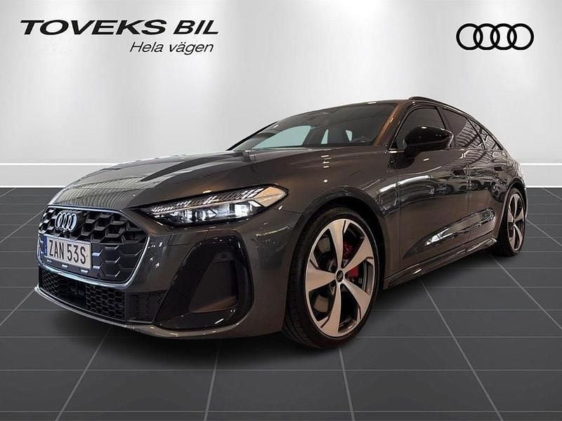 Grå (daytonagrå pärleffekt) Ny 2025 Audi A5 S-Line Sportkupé | 772 700 kr - Bild 1/4